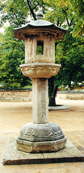 Four Guardian Kings Stone Lantern in Beopjusa Temple (National Treasure) Image