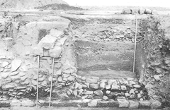 Stonework of the southern water gate of Geumcheongyo Bridge of Changdeokgung Palace – view of the eastern wall cross section image